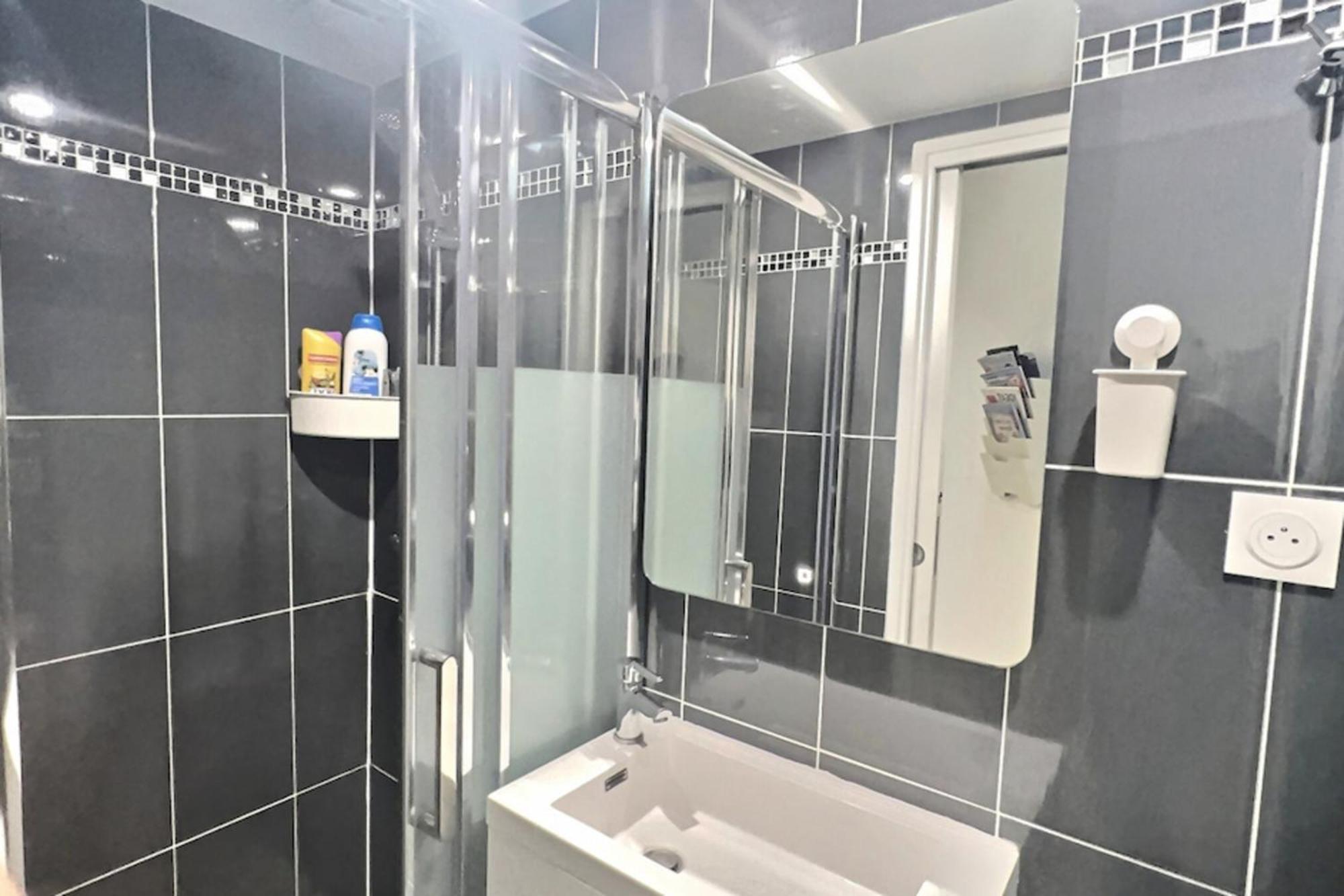 Ideally Located And Atypical Apartment In Paris Eksteriør bilde